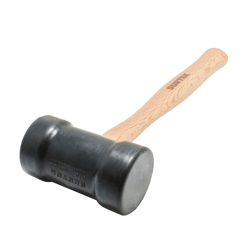 Mazo con cabeza de hule negro con mango de madera 14", 16 oz Surtek